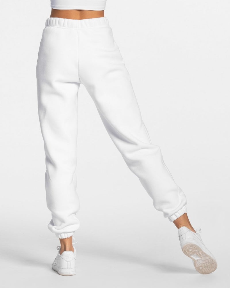 White Women Teveo Iconic Oversized Jogger | DDM-9717